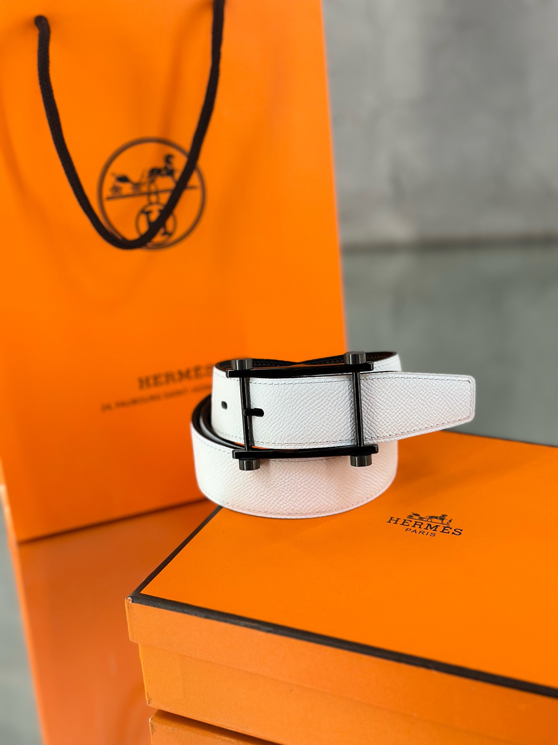 HERMÈS — NO LOGO STORE