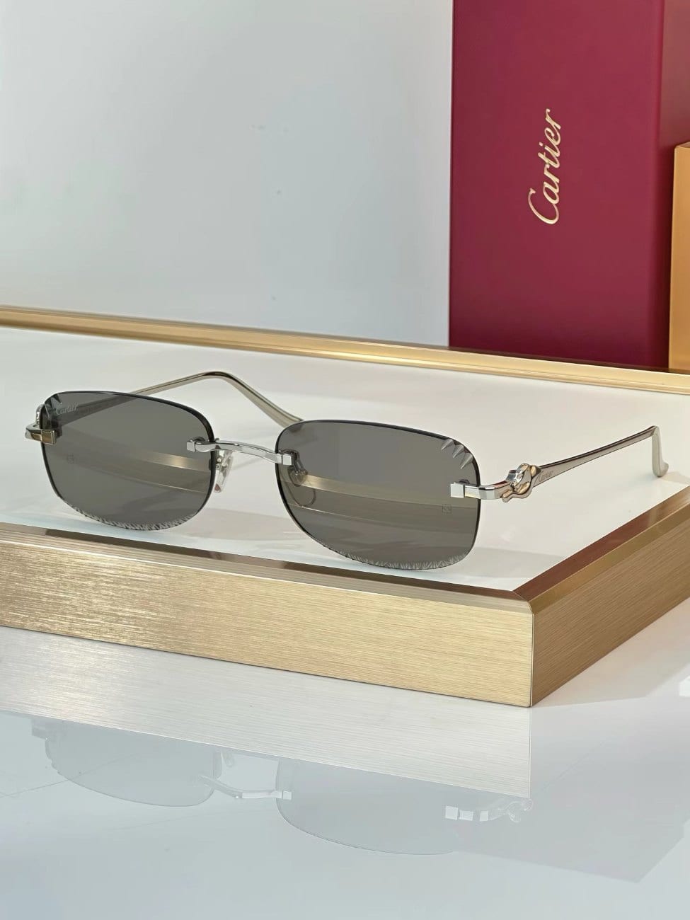 CARTIER — NO LOGO STORE