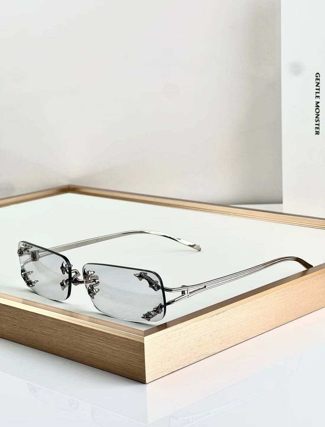 GENTLE MONSTER — NO LOGO STORE