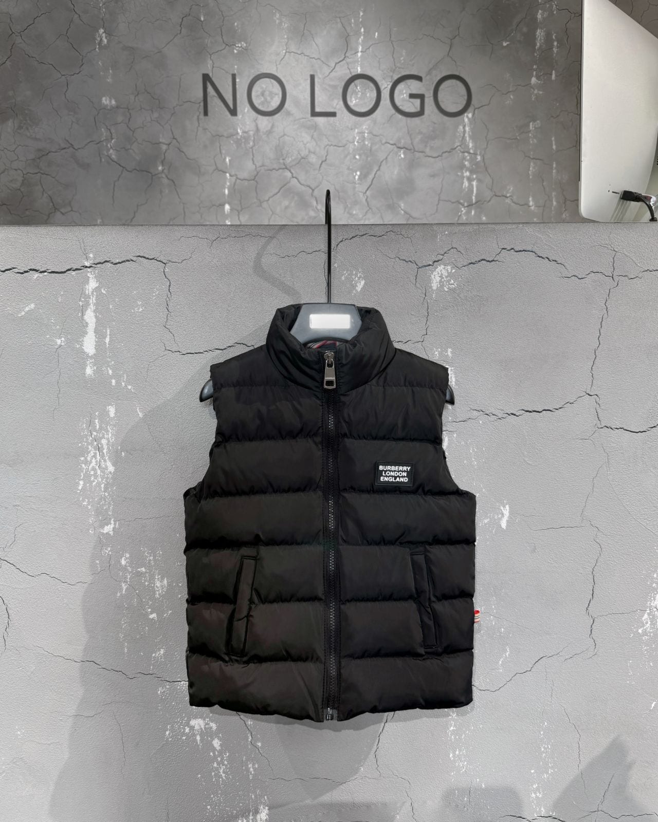 Жилет BURBERRY — NO LOGO STORE