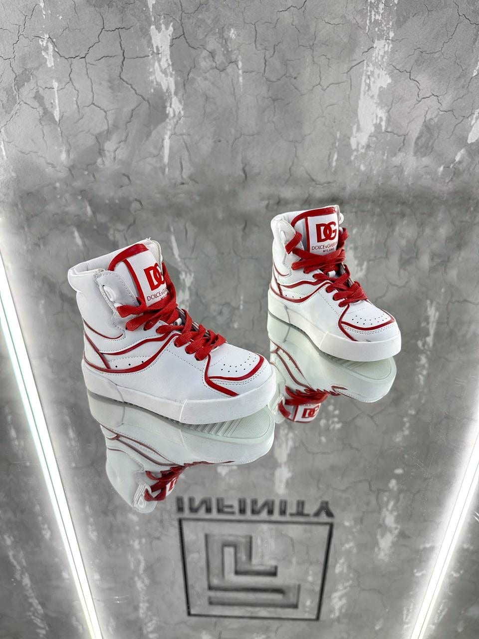 DOLCE & GABBANA — NO LOGO STORE