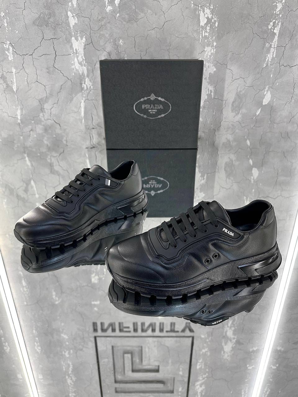 PRADA — NO LOGO STORE