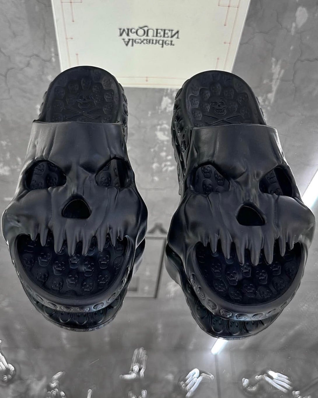 ALEXANDER MCQEEN — NO LOGO STORE