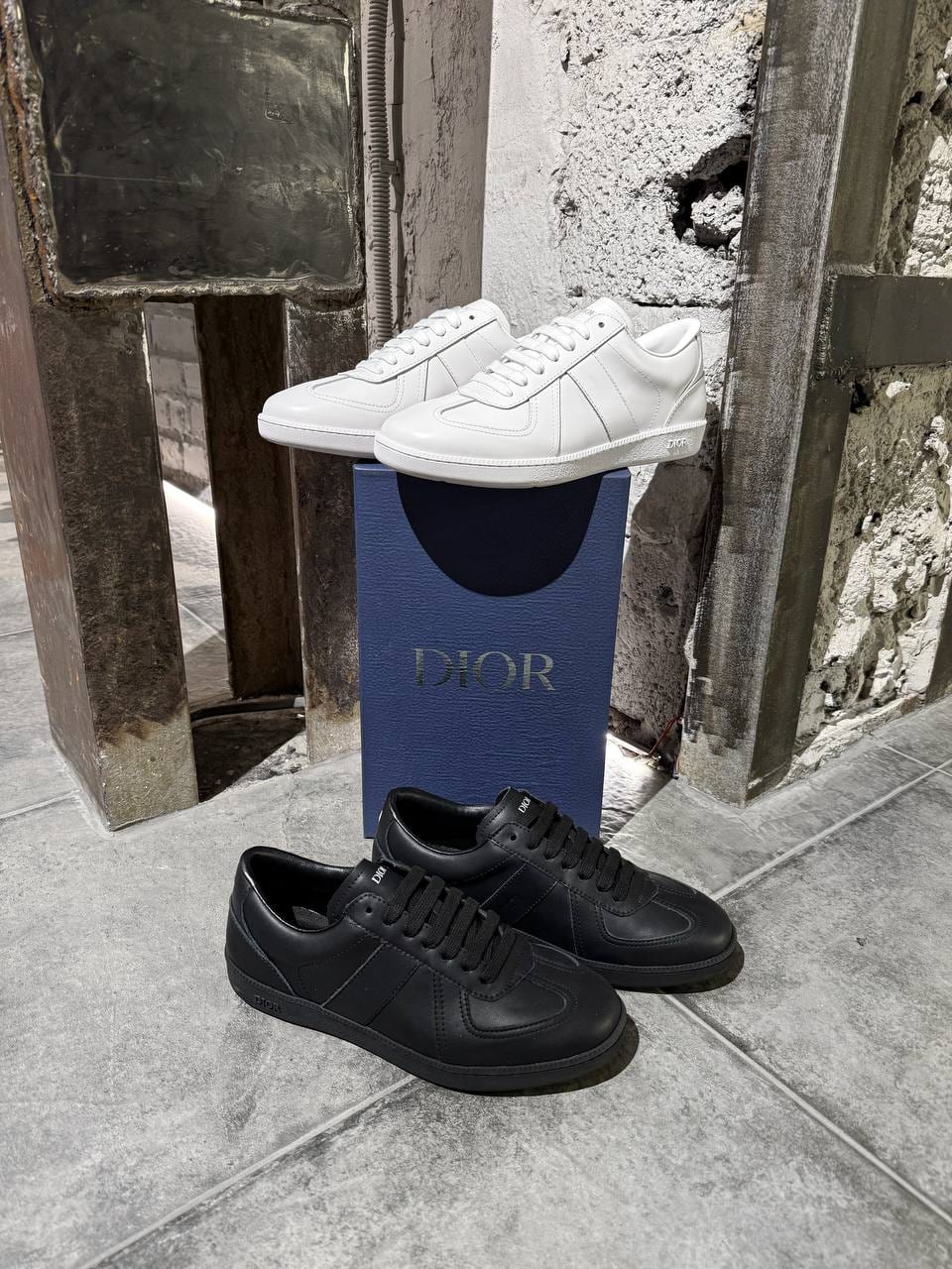 DIOR / BLACK — NO LOGO STORE