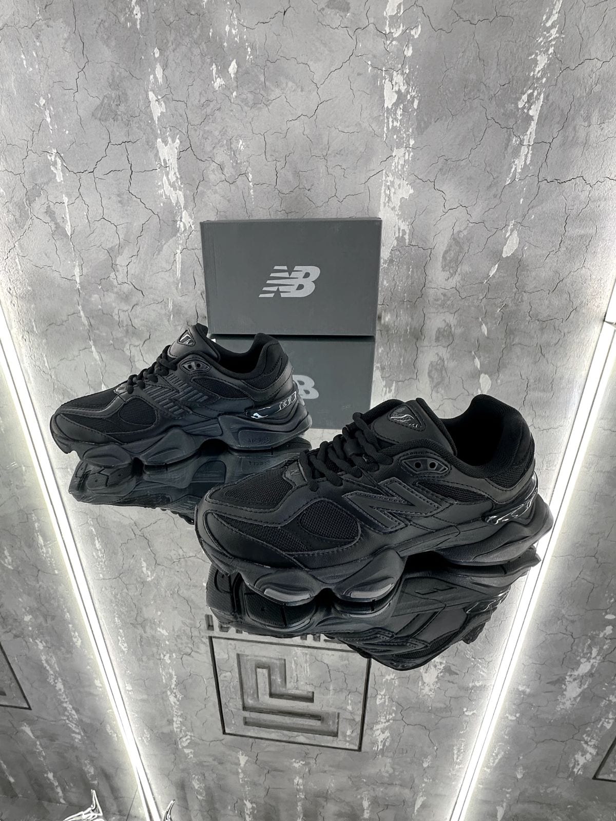 NEW BALANCE — NO LOGO STORE