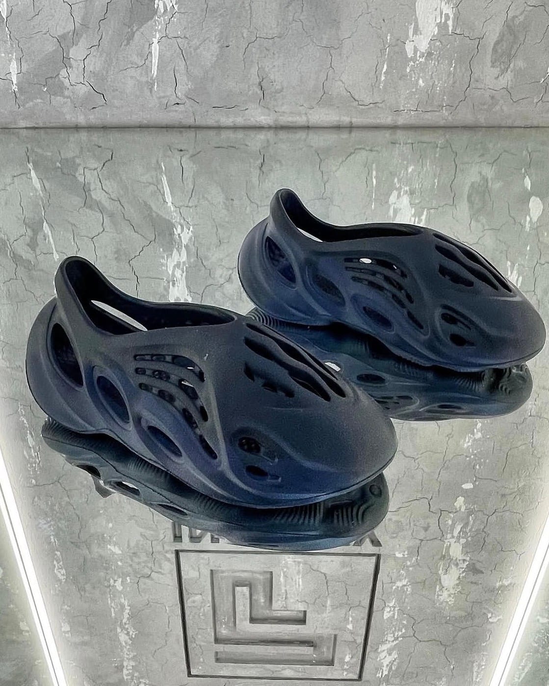 ADIDAS YEEZY FOAM RUNNER / NAVY & BLACK — NO LOGO STORE