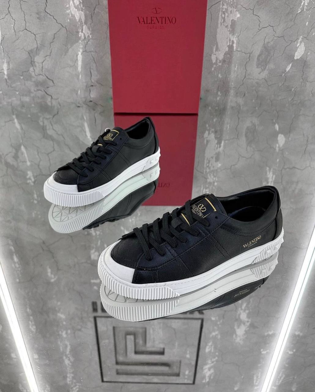 VALENTINO — SALE · Мужское, NO LOGO STORE