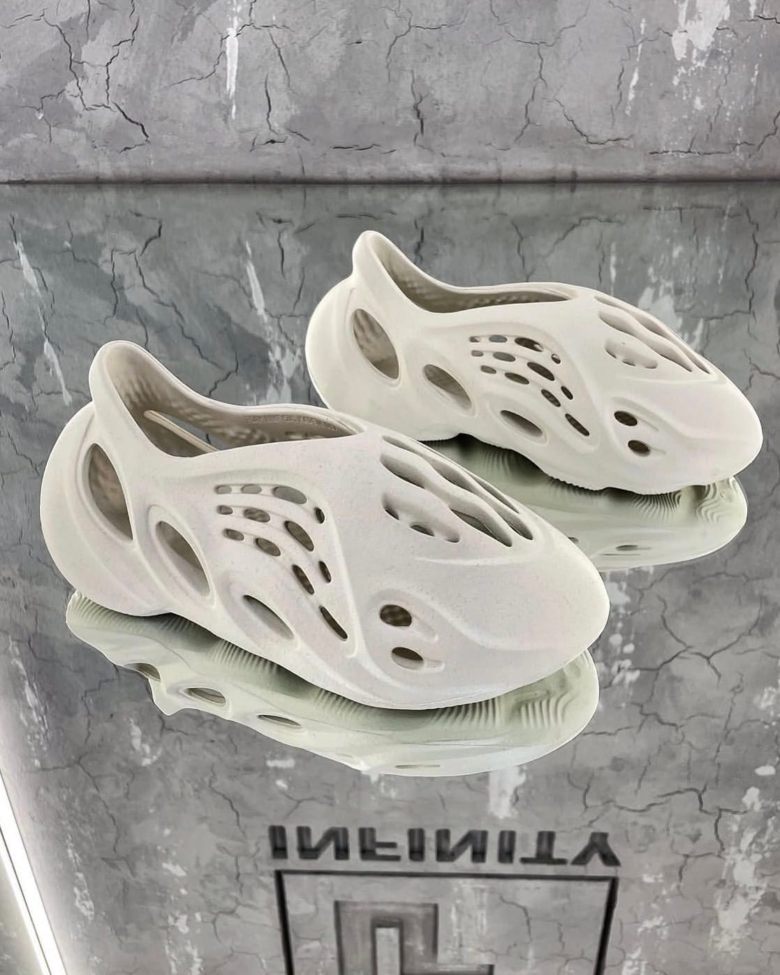ADIDAS YEEZY FOAM RUNNER / CREAM — NO LOGO STORE