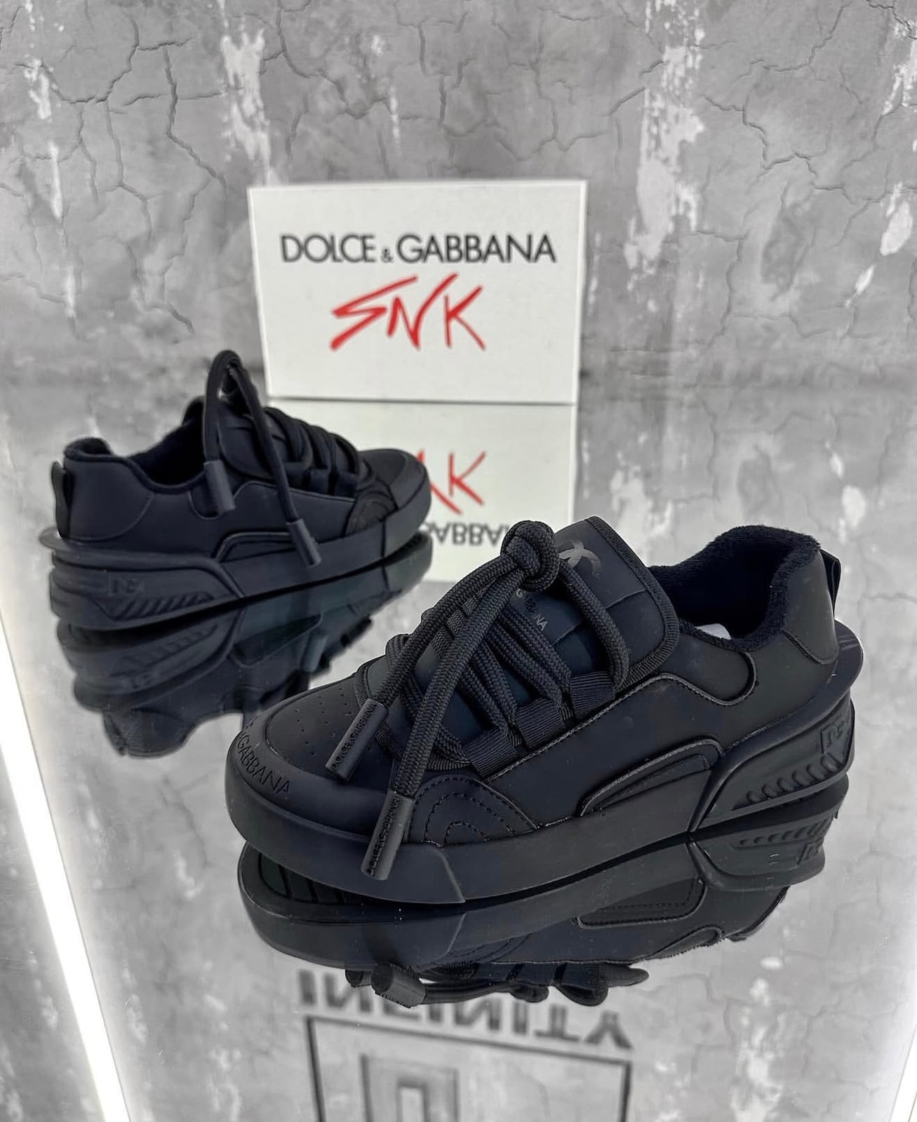 DOLCE & GABBANA — NO LOGO STORE