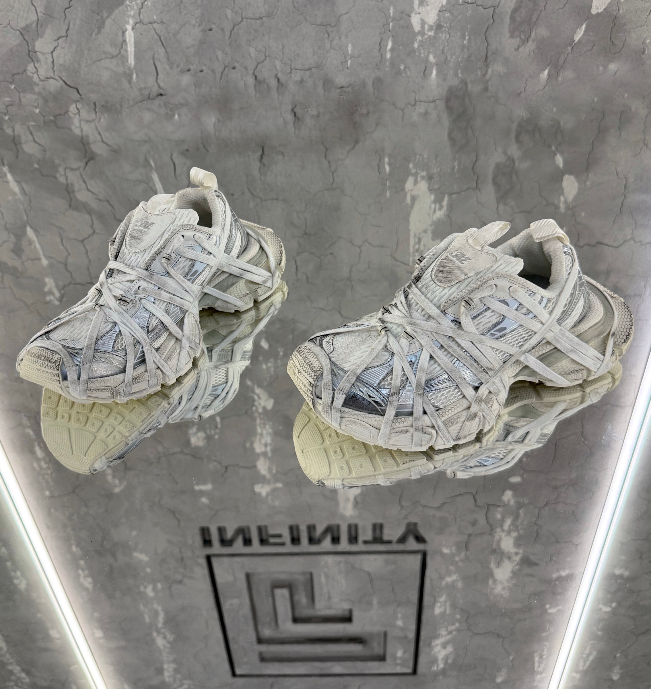 BALENCIAGA — Женское, NO LOGO STORE
