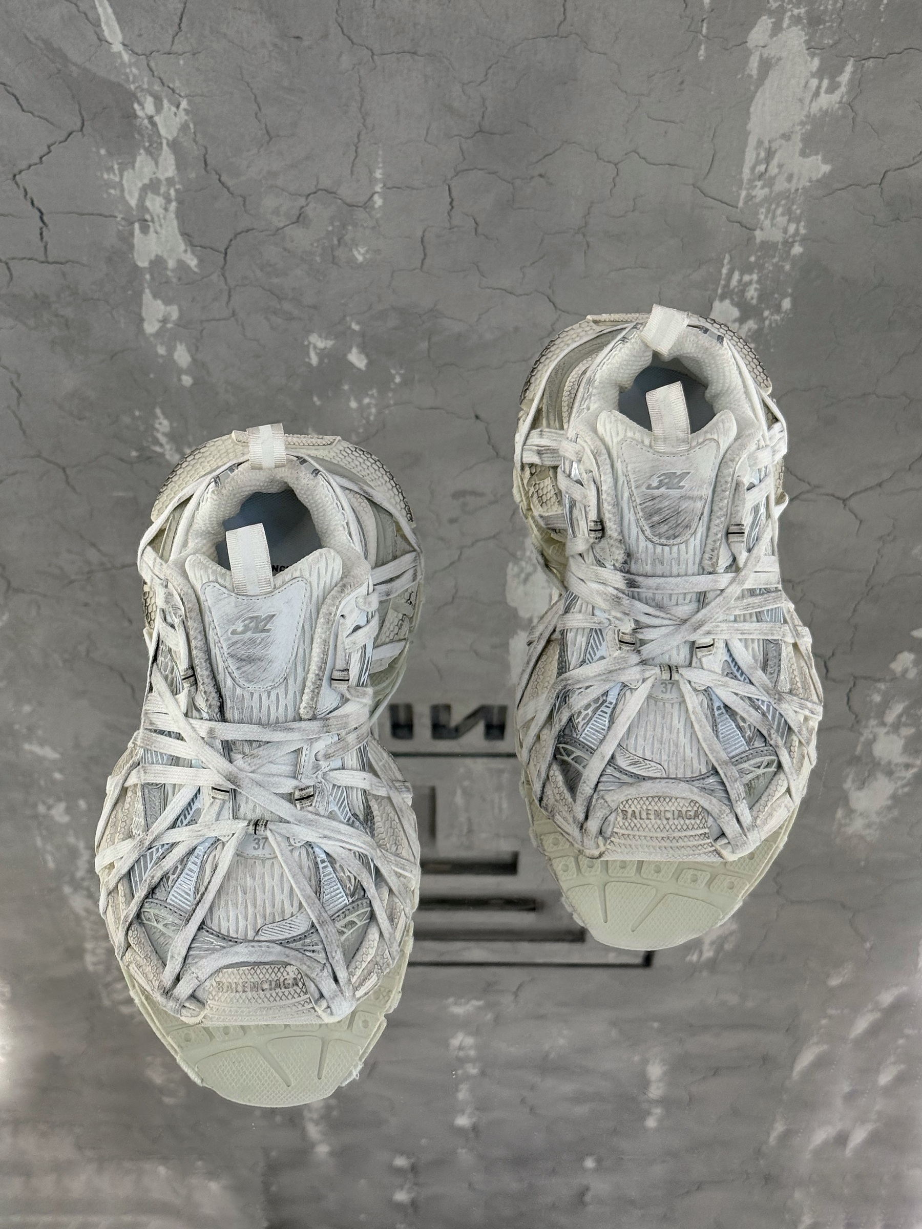 BALENCIAGA — Женское, NO LOGO STORE (фото 3)