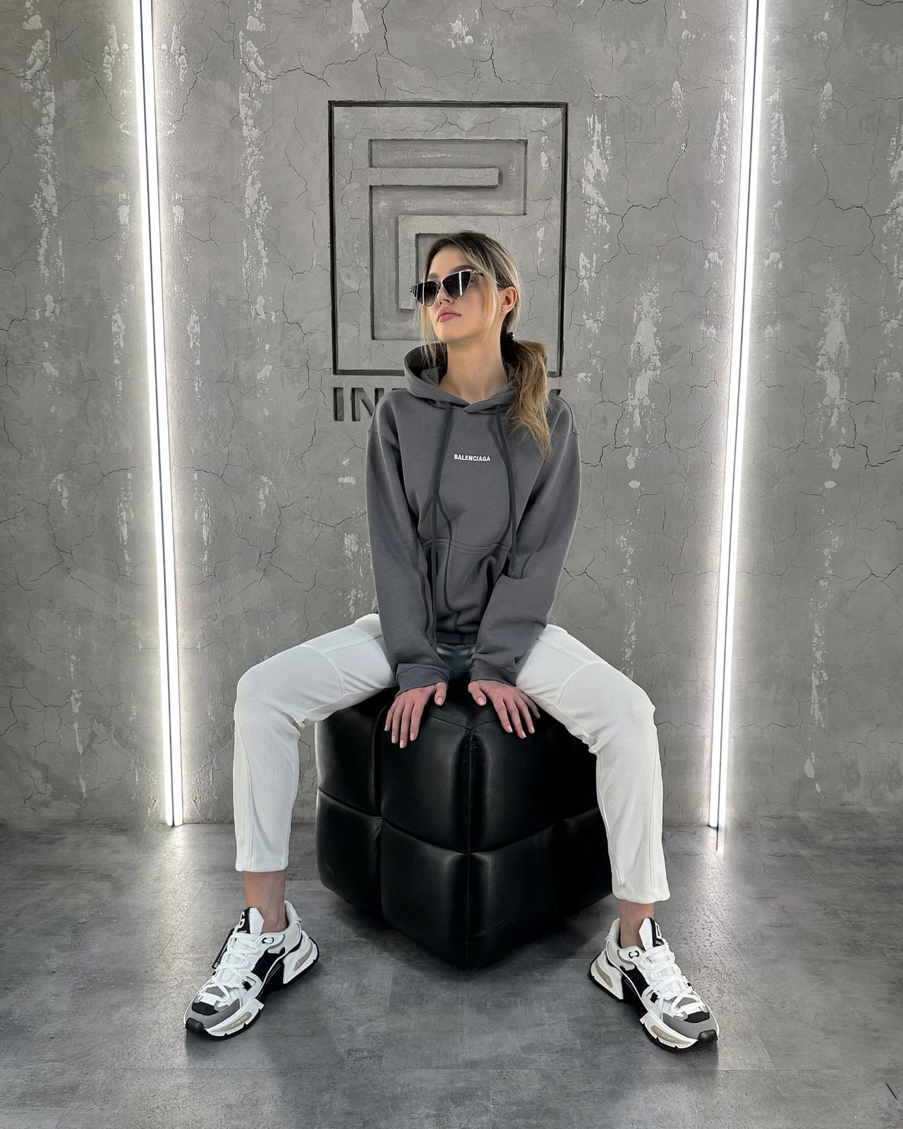 Толстовка BALENCIAGA — Женское, NO LOGO STORE (фото 2)