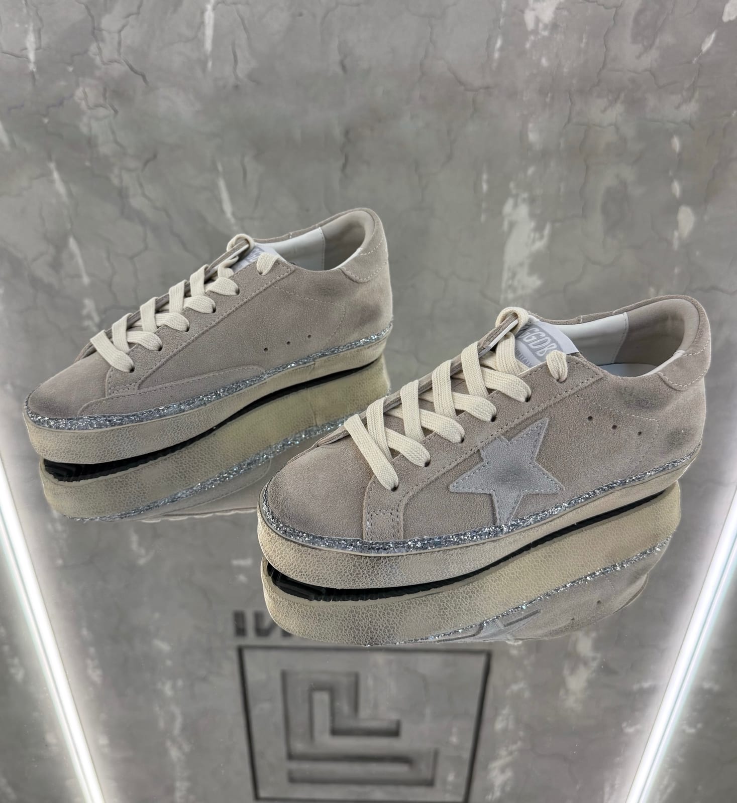 GOLDEN GOOSE — Женское, NO LOGO STORE